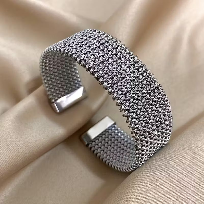 Raya – Armband mit eingraviertem Kabeldesign