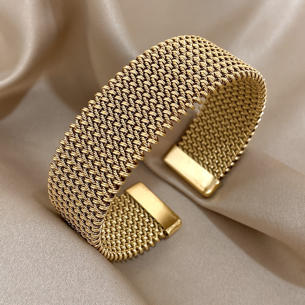 Raya – Armband mit eingraviertem Kabeldesign