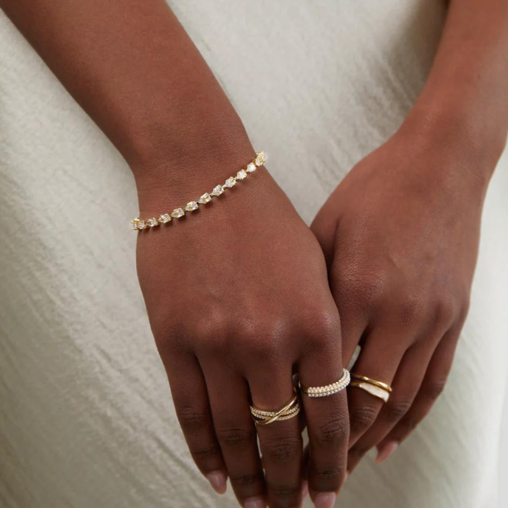 Individuell einstellbares Armband mit glitzernden Akzenten