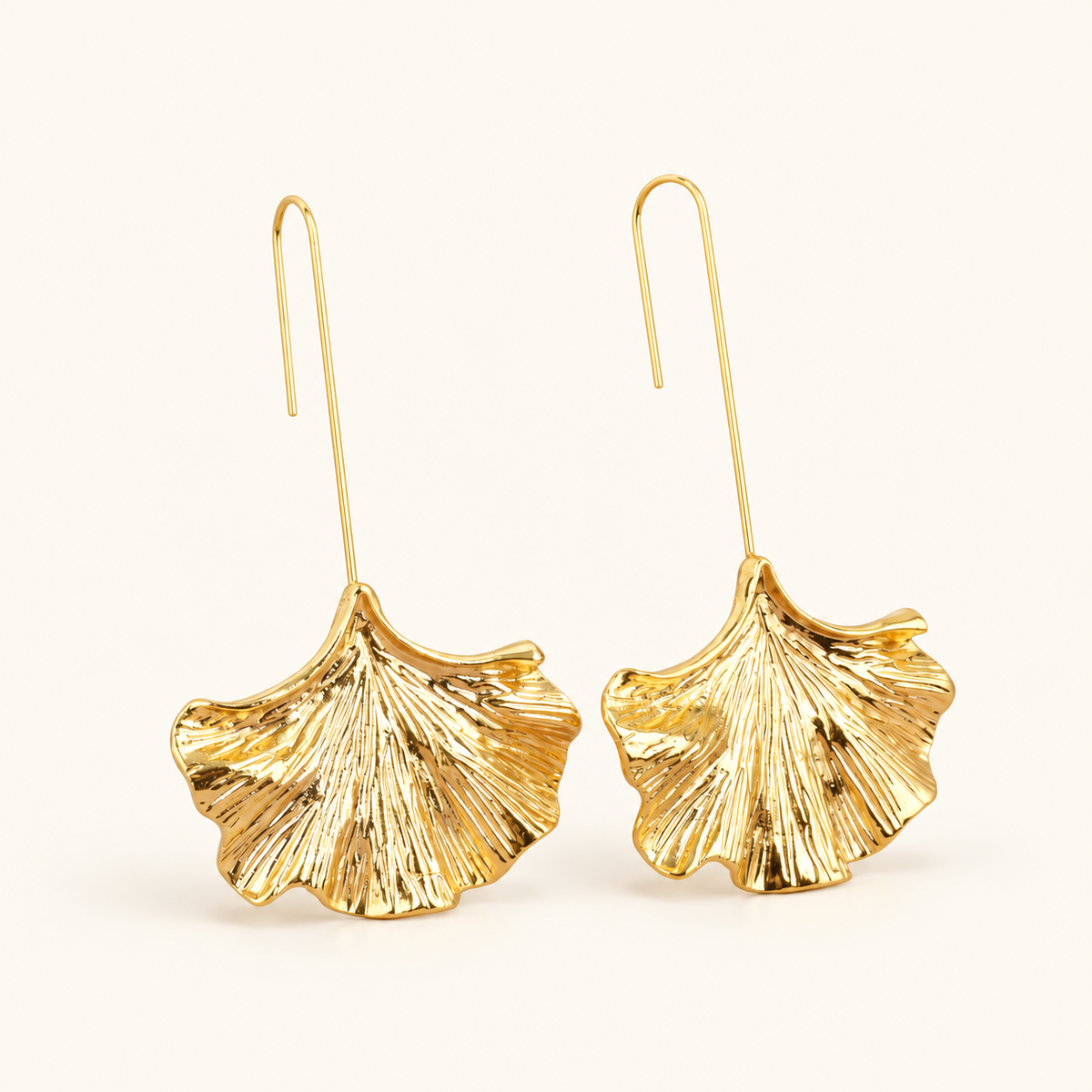 Bliss – Vintage-Ohrringe mit goldenen Blütenblättern