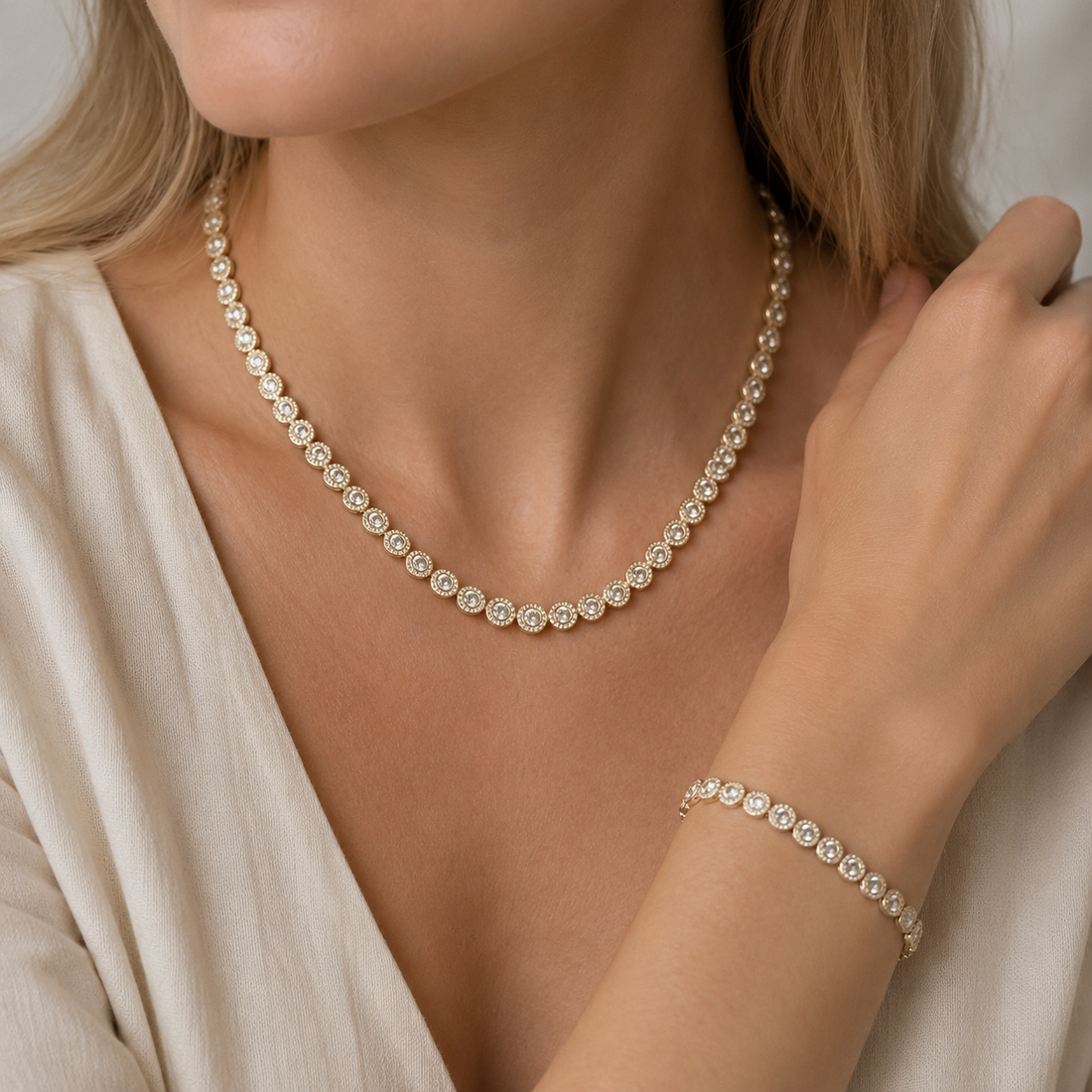 Victoria – Halskette und Armband mit einem glänzenden runden Knopf