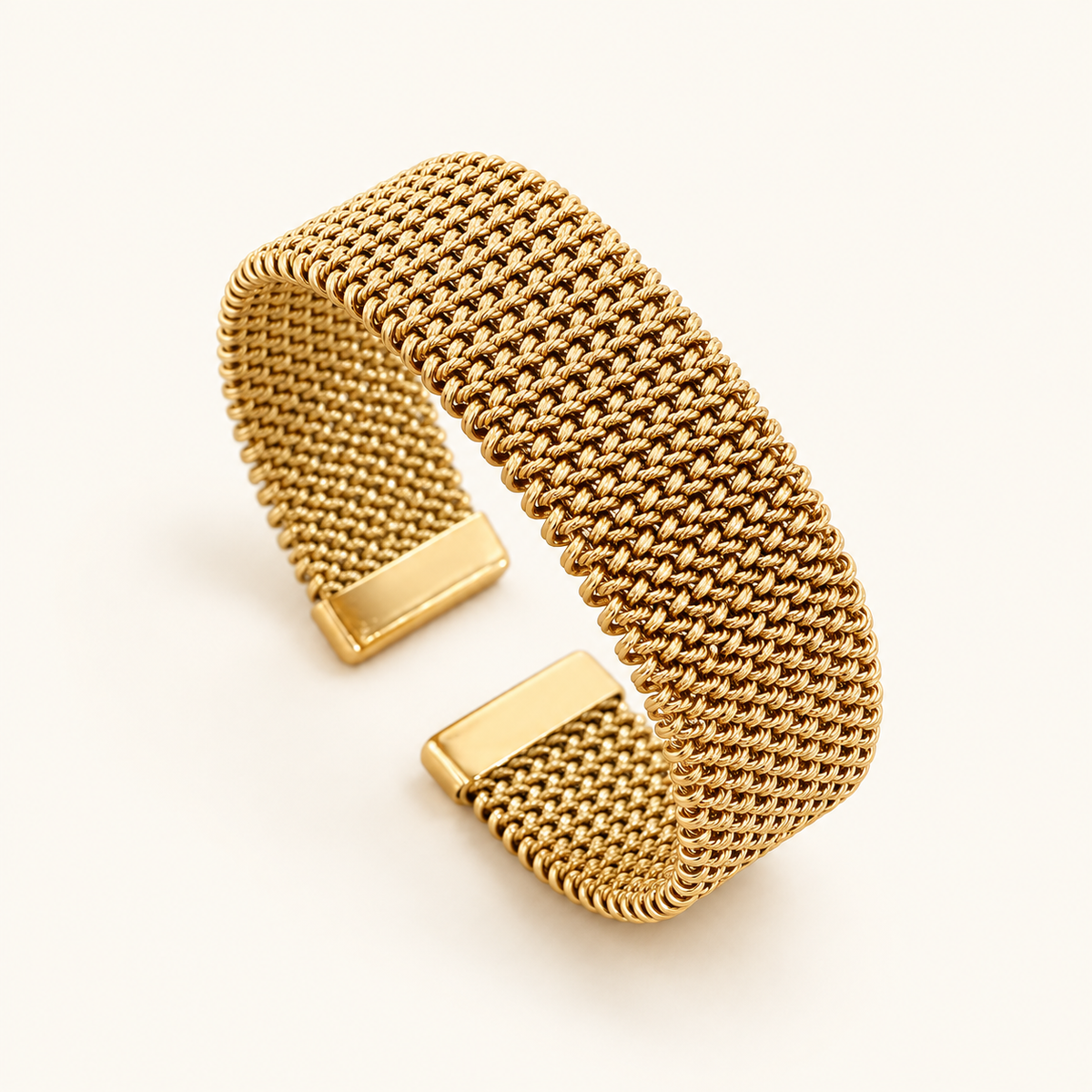 Raya – Armband mit eingraviertem Kabeldesign