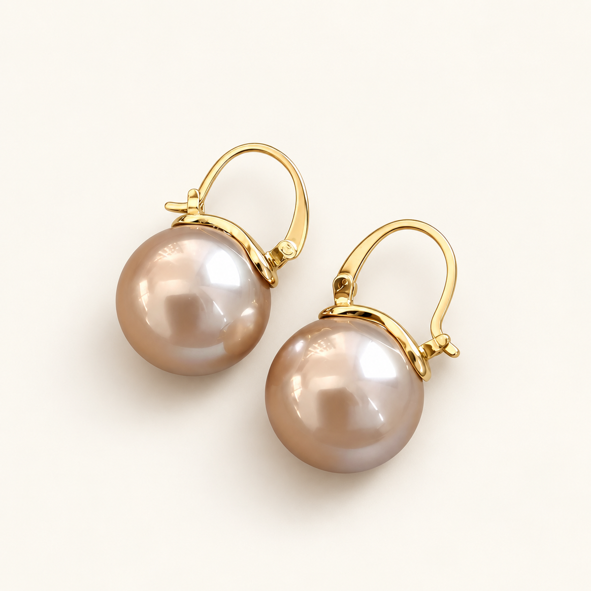 Ariane – Erhabene Ohrringe aus Gold und Perle