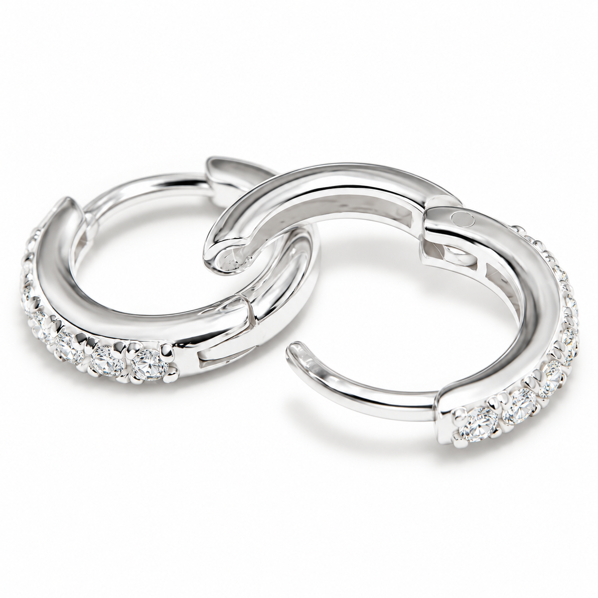 Cleo - Mikro Pavé Huggies aus edlem Metall