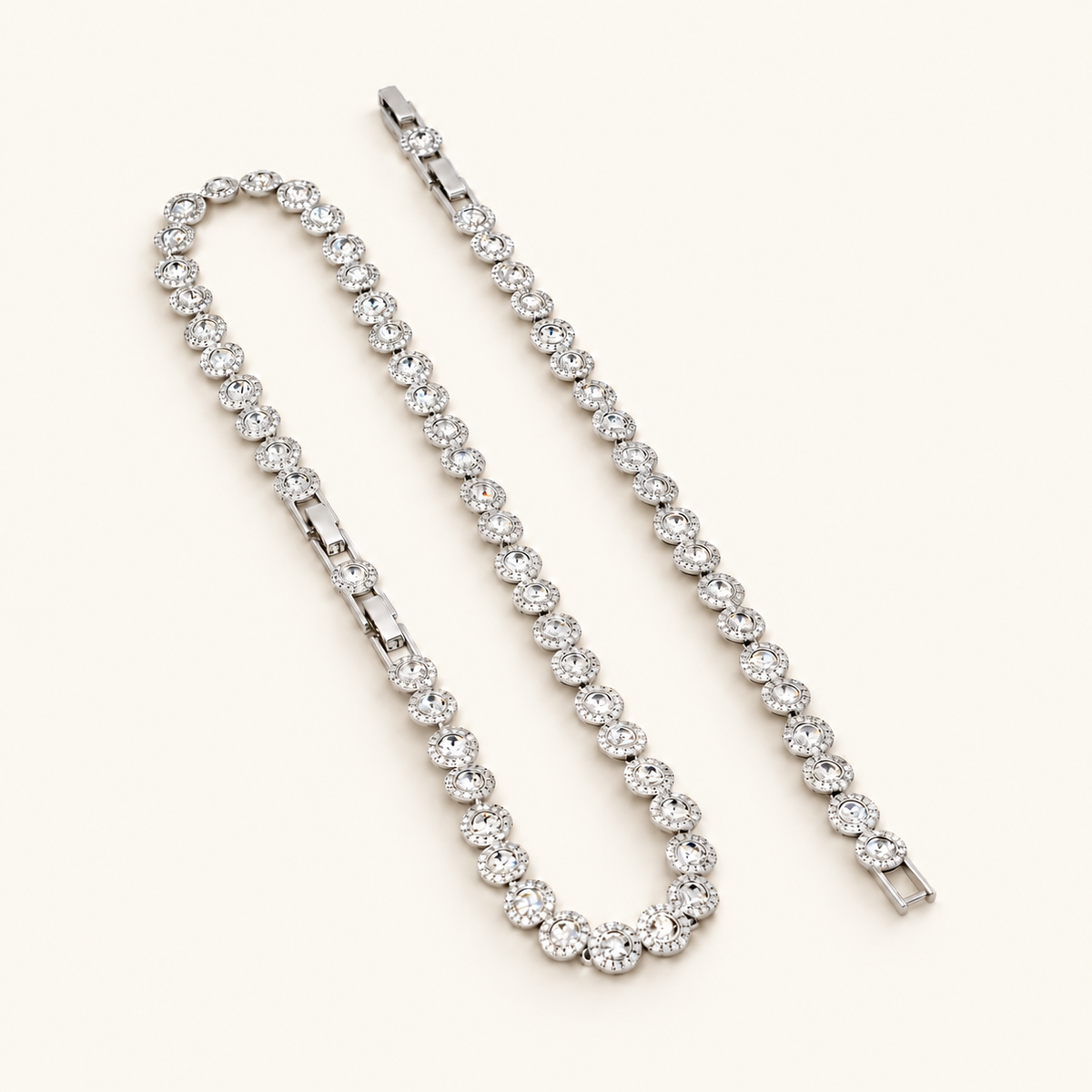 Victoria – Halskette und Armband mit einem glänzenden runden Knopf