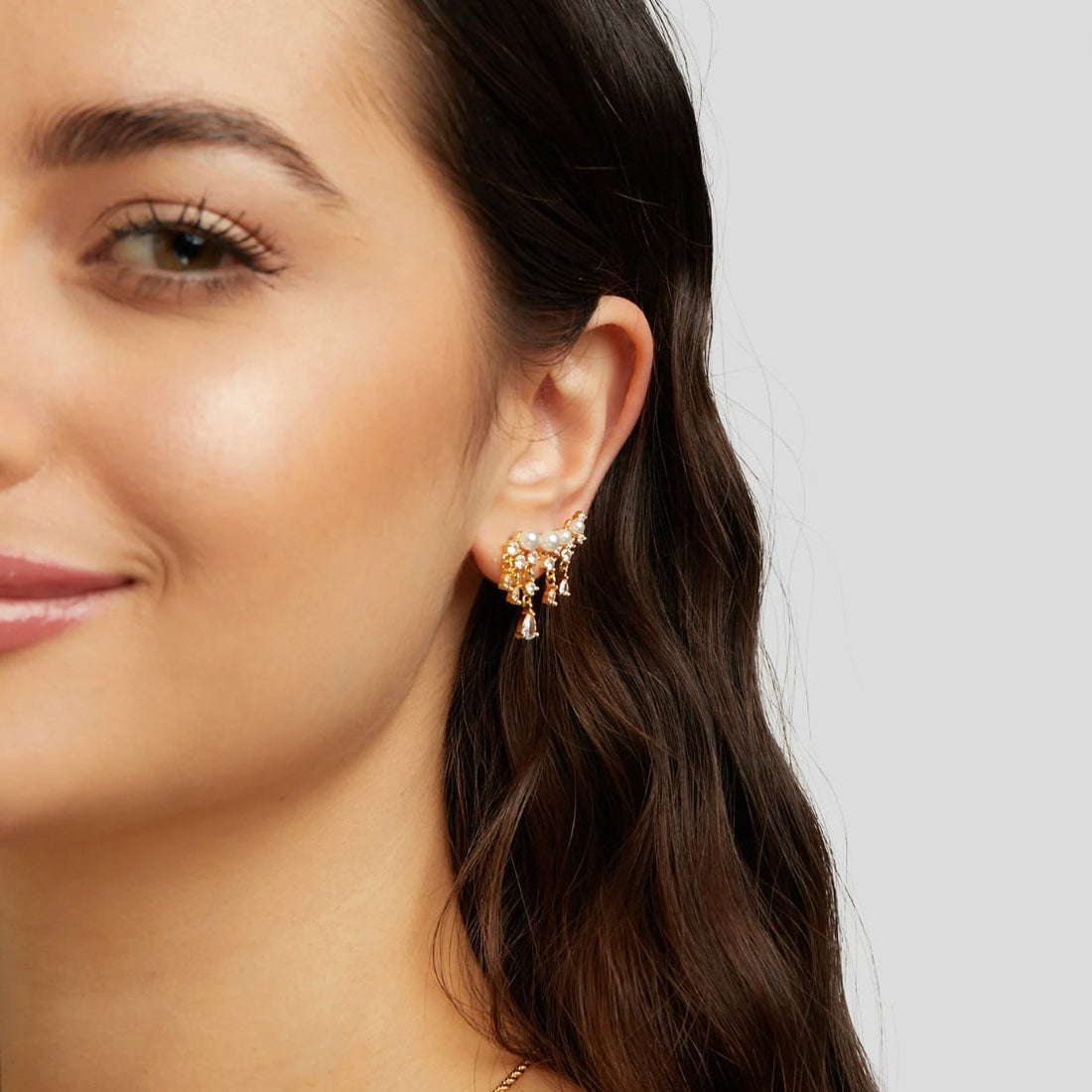 Fenia - Perlenohrringe in Gold mit Fransen