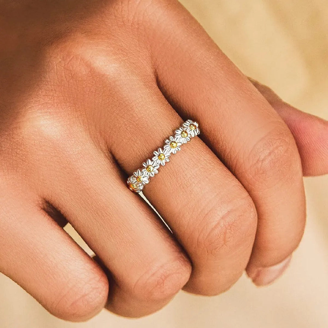 Dahliana – Margaritenring aus anpassbarem Silber und handbemaltem Emaille