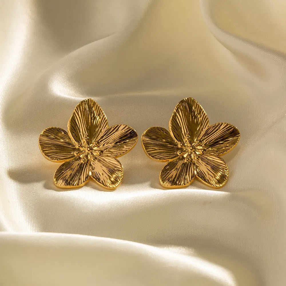 Rianne – Ohrringe in Blumenform in Gold