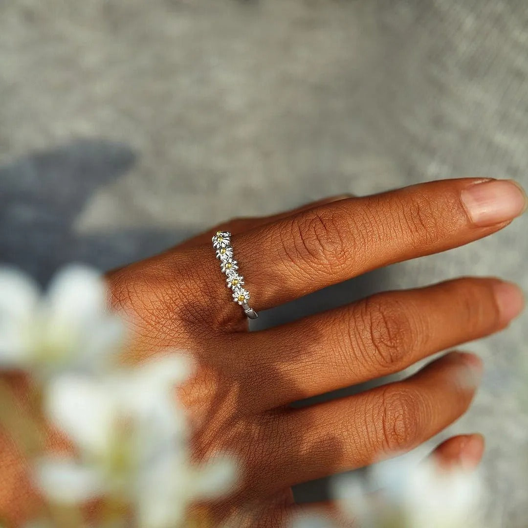 Dahliana – Margaritenring aus anpassbarem Silber und handbemaltem Emaille