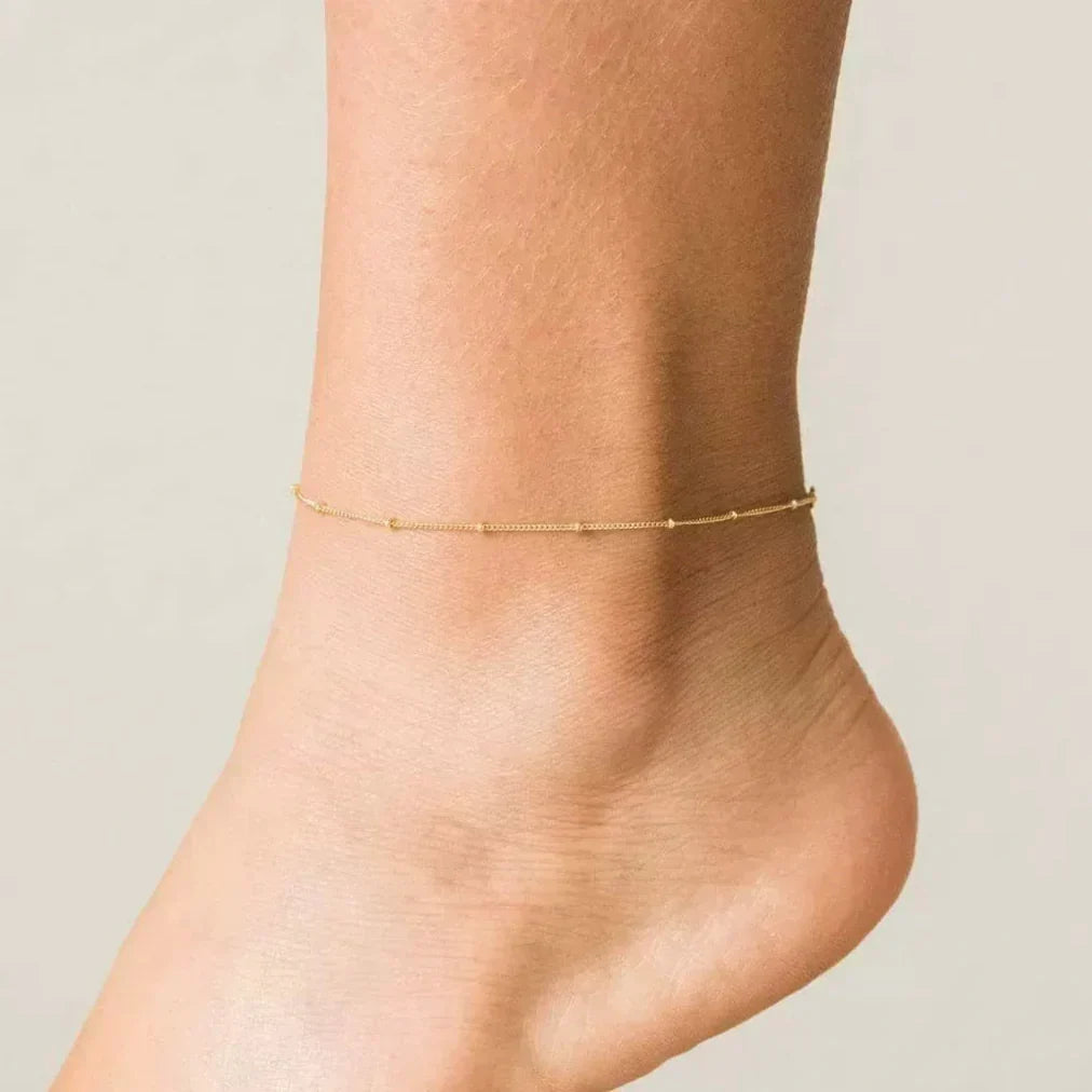 Wren – Stylische goldfarbene Fußkette