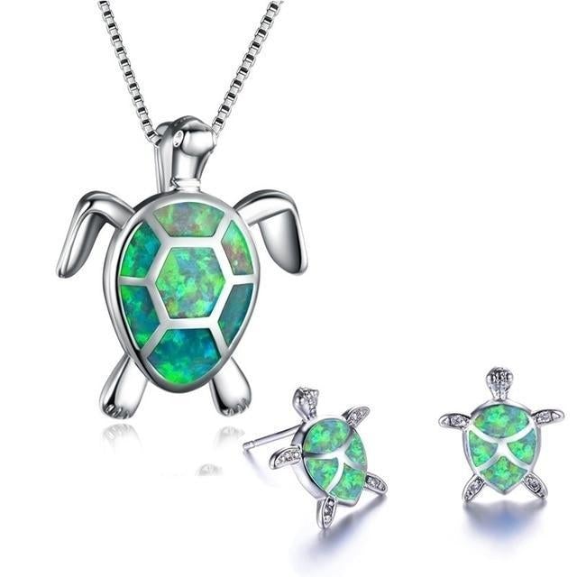 Kailea – Silbergoldenes Schmuckset mit Schildkröte und schimmernden Steindekoren (Halskette + Ohrringe)