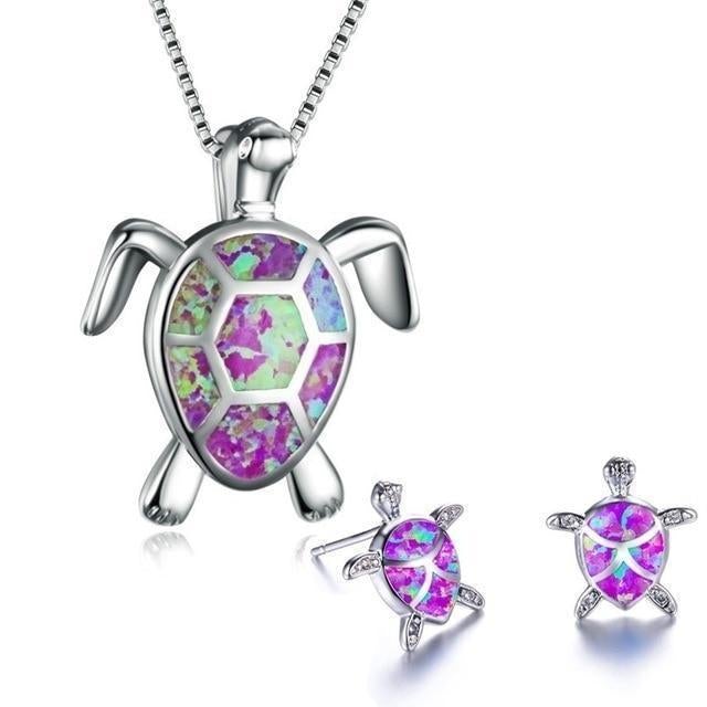 Kailea – Silbergoldenes Schmuckset mit Schildkröte und schimmernden Steindekoren (Halskette + Ohrringe)