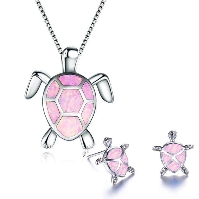 Kailea – Silbergoldenes Schmuckset mit Schildkröte und schimmernden Steindekoren (Halskette + Ohrringe)